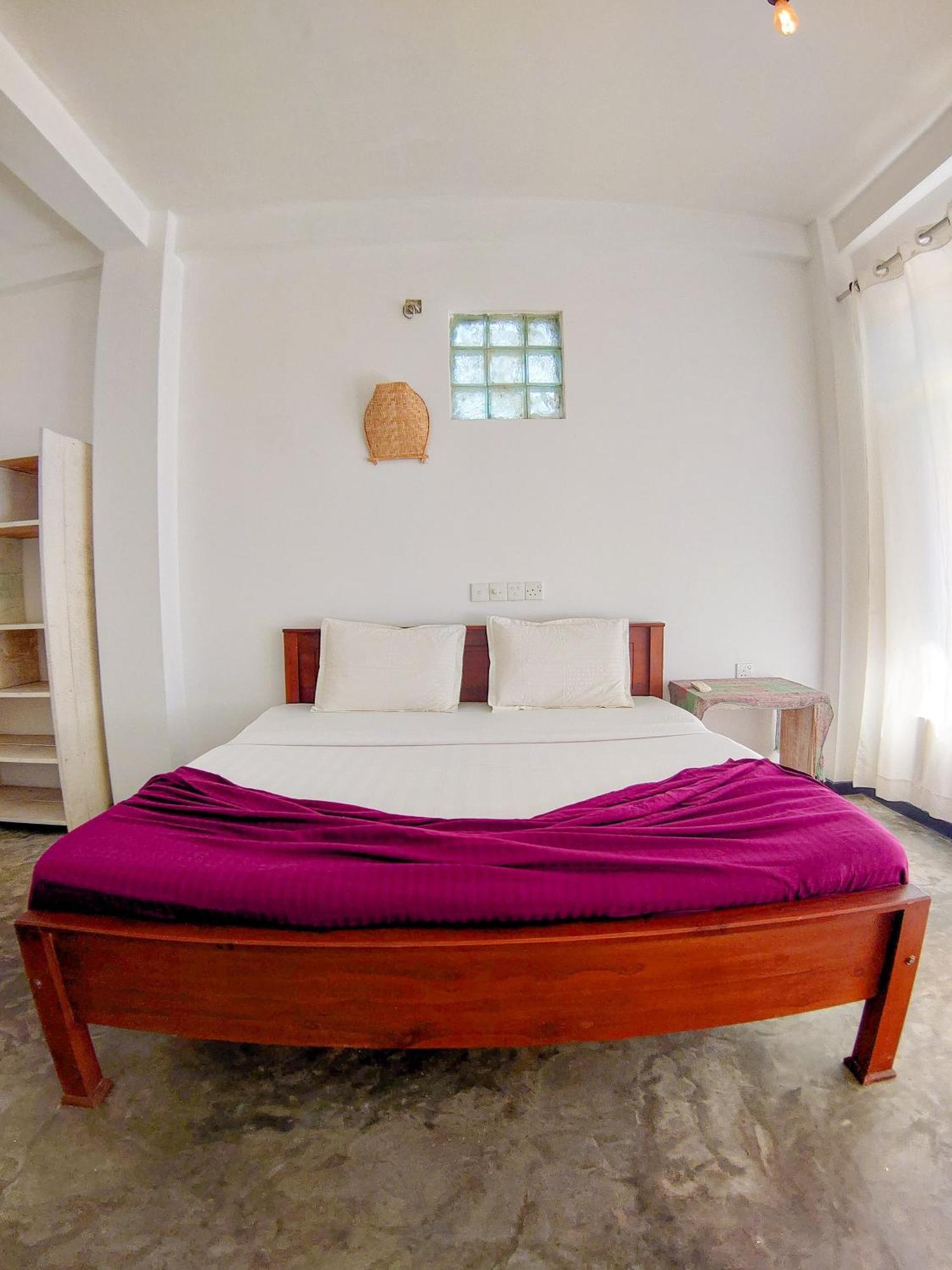 Sun&Moon Hostel Mirissa Buitenkant foto