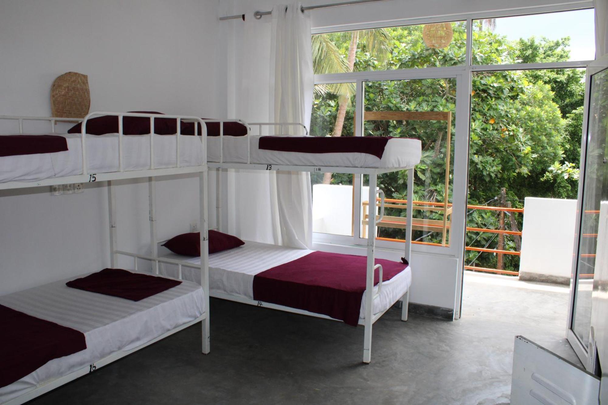 Sun&Moon Hostel Mirissa Buitenkant foto