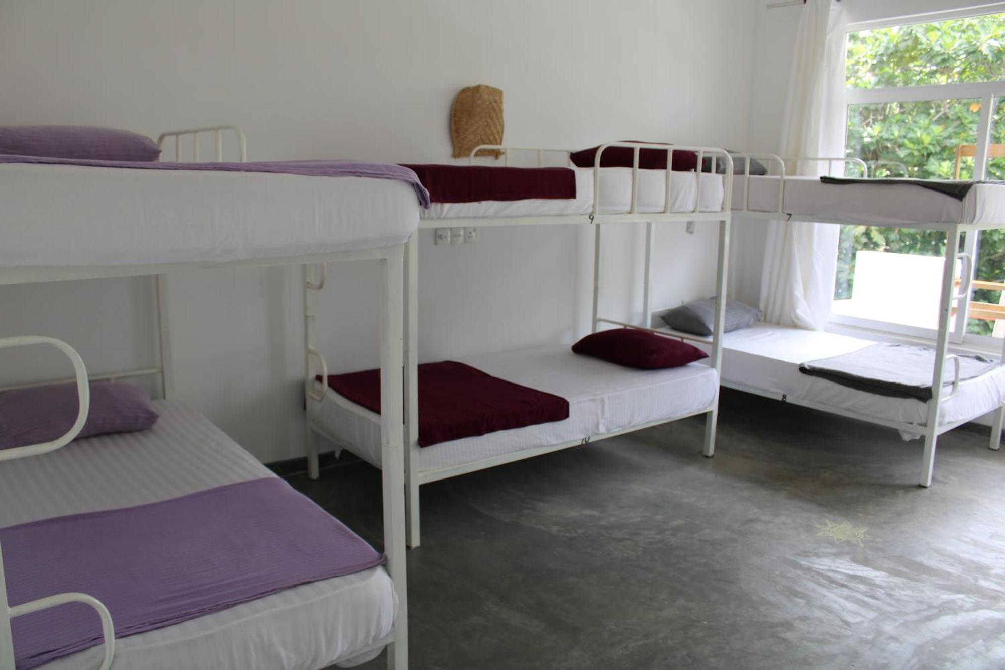 Sun&Moon Hostel Mirissa Buitenkant foto